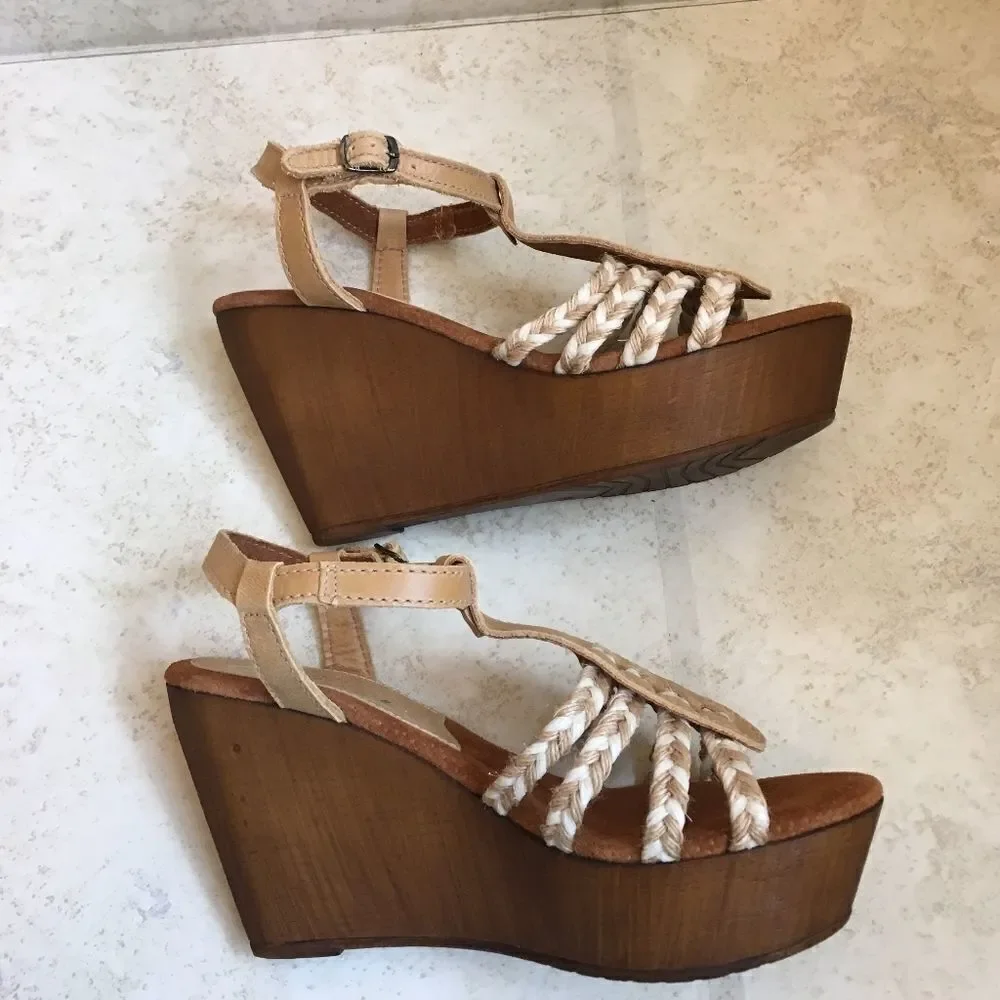 ‎NEW WITHOUT TAGS SBICCA VINTAGE COLL PLATFORM